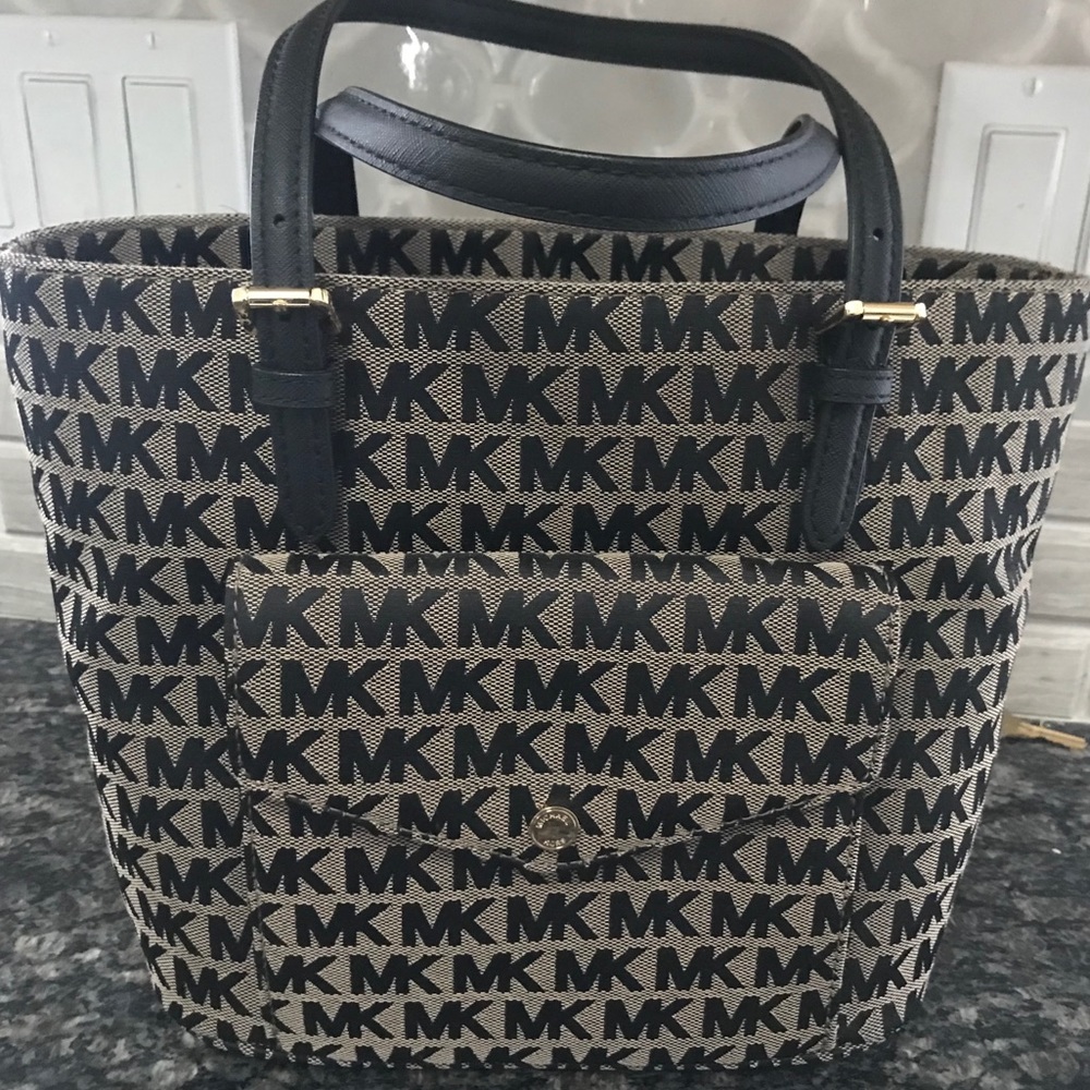 Michael Kors Jet Set Tote- Black/ Beige